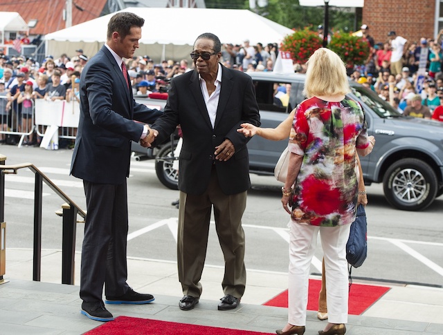 MLB: Baseball Hall of Fame-Parade of Legends